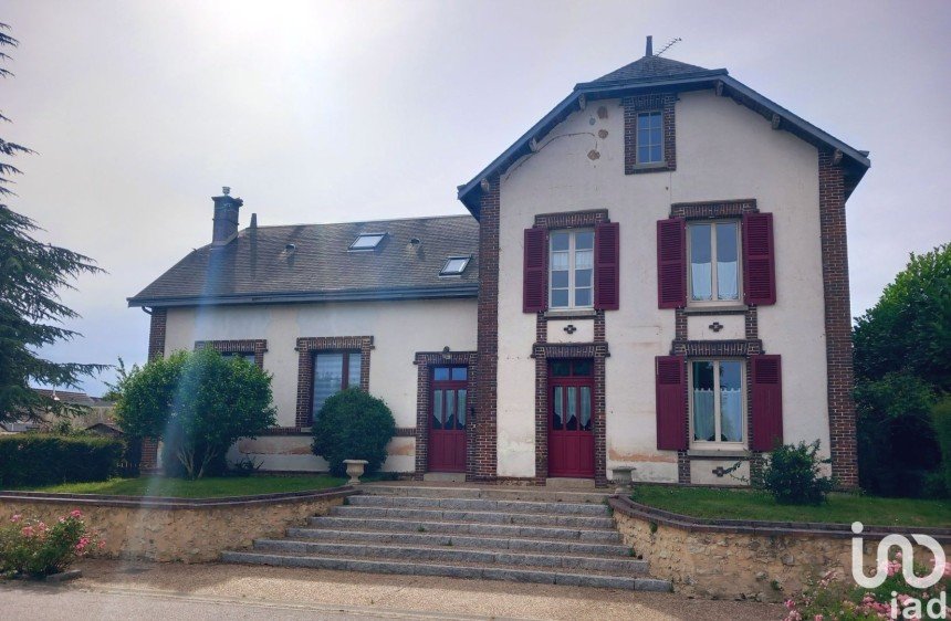 House 9 rooms of 176 m² in Perche en Nocé (61340)