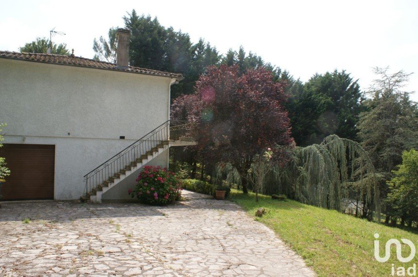 Maison 6 pièces de 145 m² à Blasimon (33540)