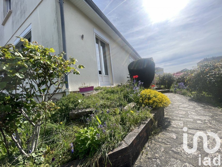 House 6 rooms of 119 m² in Lucé (28110)