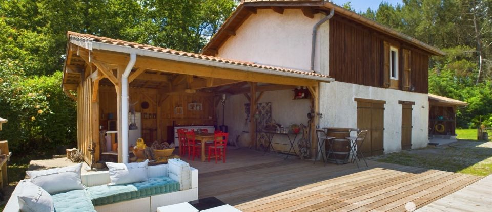 Village house 5 rooms of 200 m² in Salles (33770)