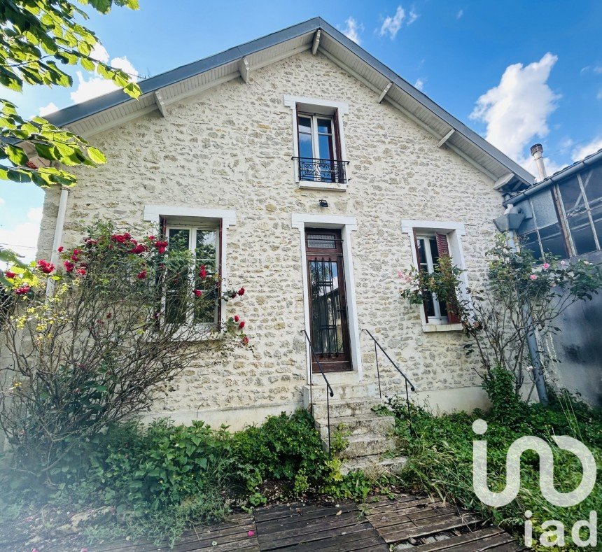 Traditional house 5 rooms of 95 m² in Pithiviers (45300)