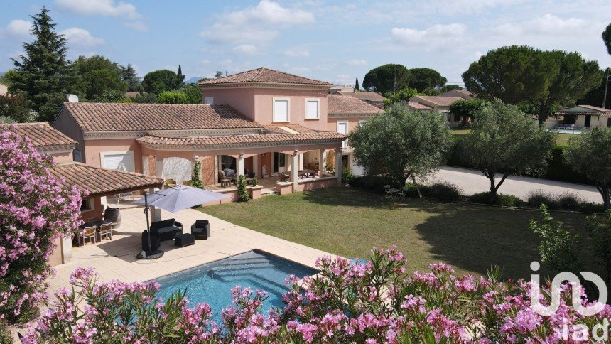 Maison traditionnelle 12 pièces de 234 m² à Carpentras (84200)