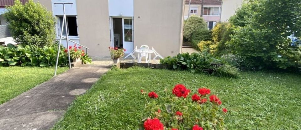 House 5 rooms of 113 m² in Niort (79000)