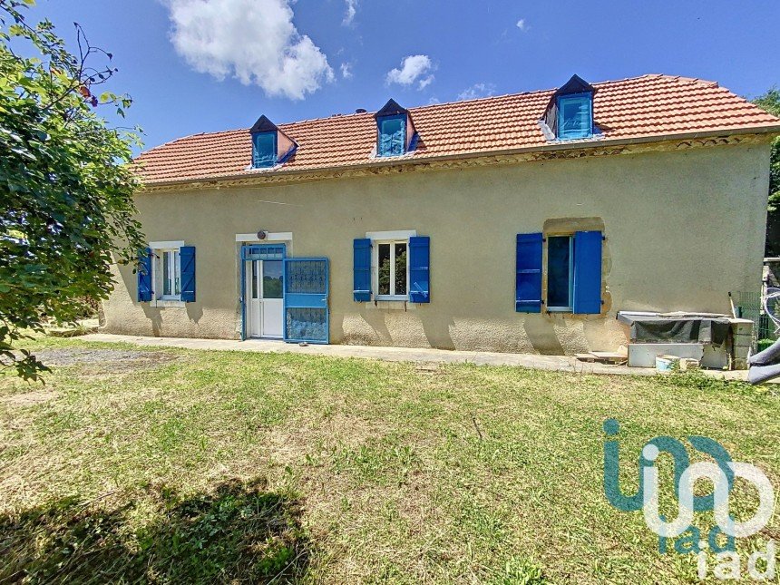 Maison de campagne 5 pièces de 94 m² à Lalongue (64350)