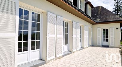 Maison traditionnelle 8 pièces de 240 m² à Louverné (53950)