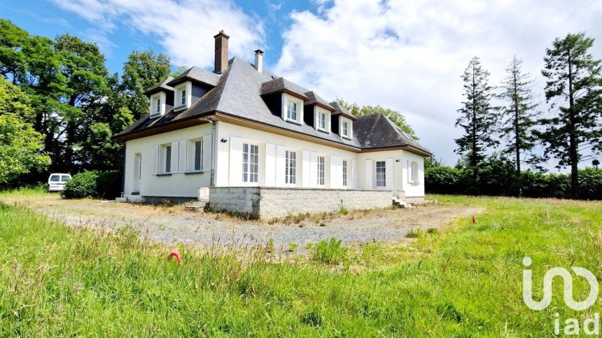 Maison traditionnelle 8 pièces de 240 m² à Louverné (53950)