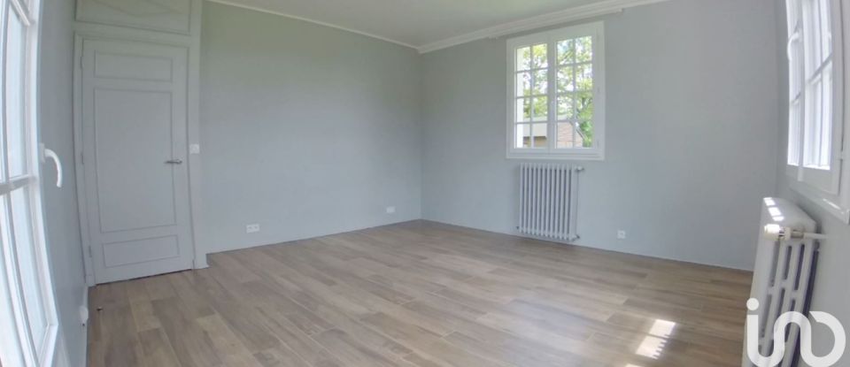 Maison traditionnelle 8 pièces de 240 m² à Louverné (53950)