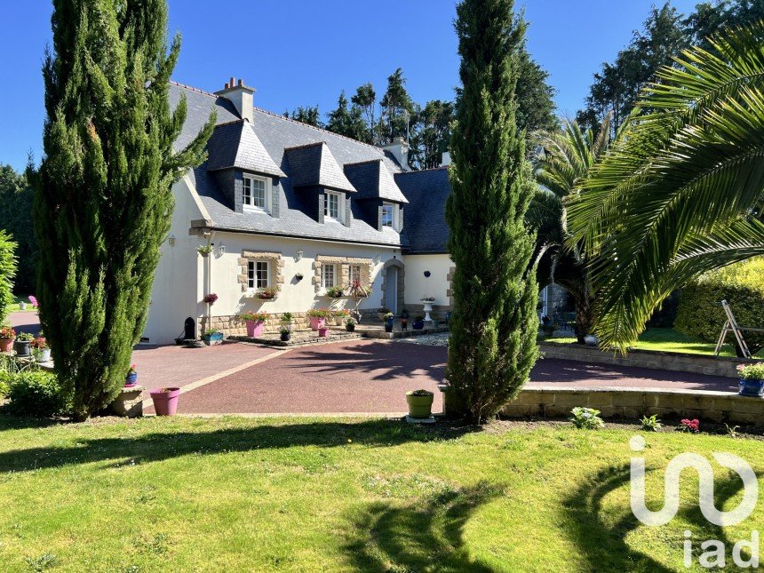 Maison traditionnelle 8 pièces de 233 m² à Concarneau (29900)