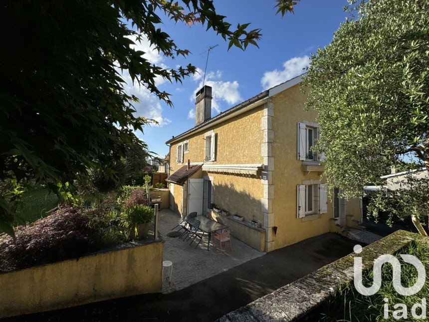 Maison traditionnelle 7 pièces de 180 m² à Jurançon (64110)