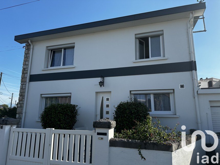 Town house 7 rooms of 128 m² in Tarbes (65000)