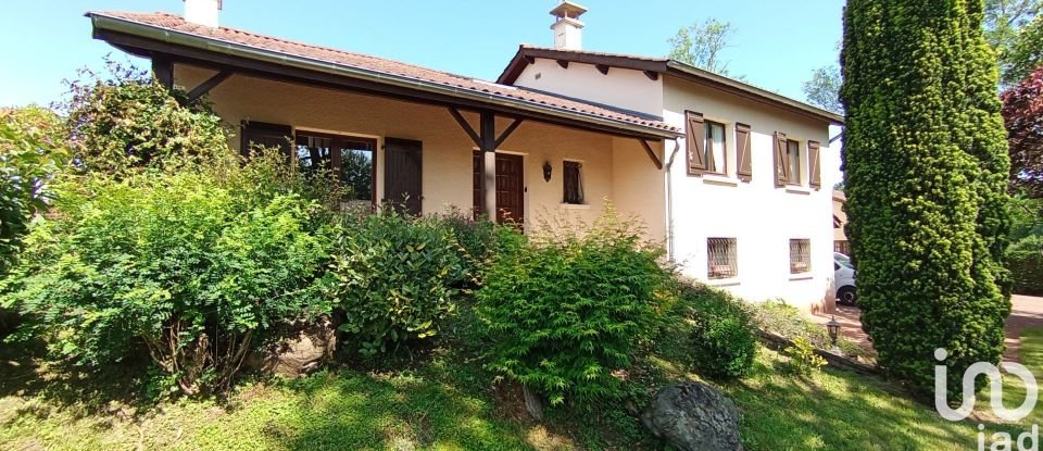 House 7 rooms of 170 m² in Vougy (42720)