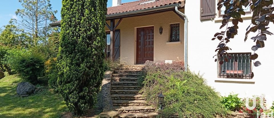 House 7 rooms of 170 m² in Vougy (42720)