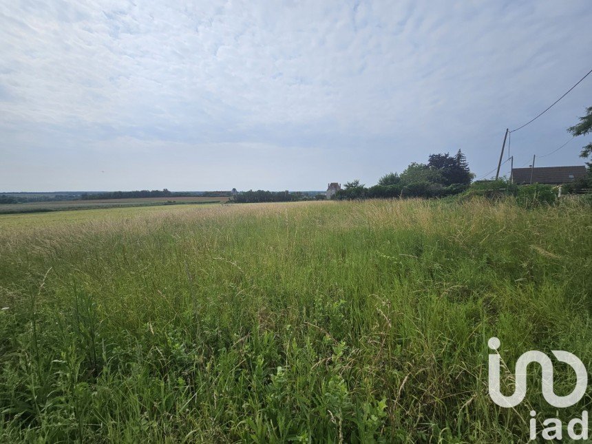 Land of 1,536 m² in Besson (03210)