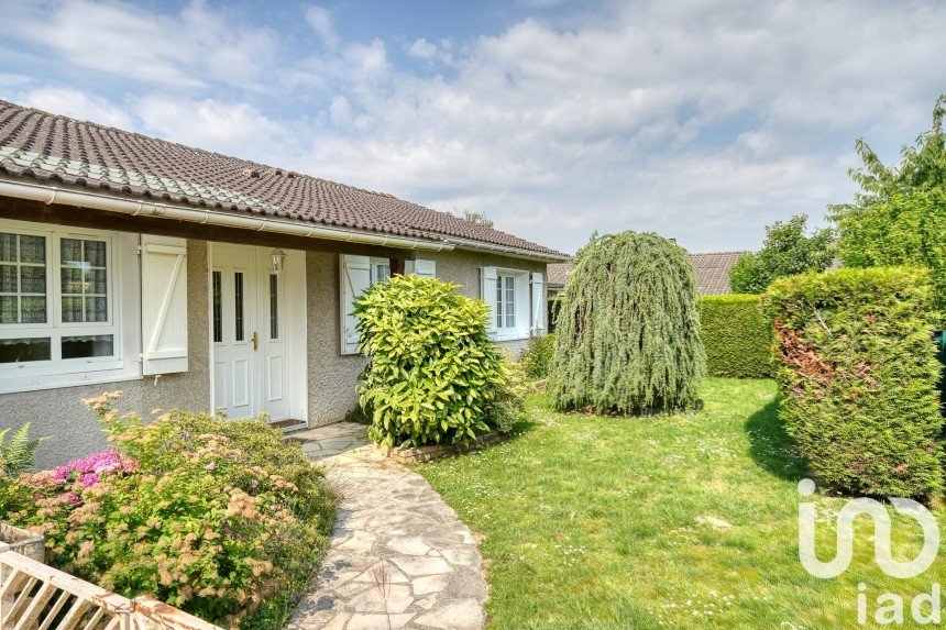 House 5 rooms of 100 m² in Belloy-en-France (95270)