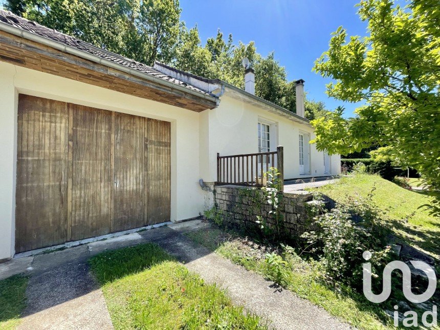 Maison traditionnelle 5 pièces de 90 m² à Poligny (77167)