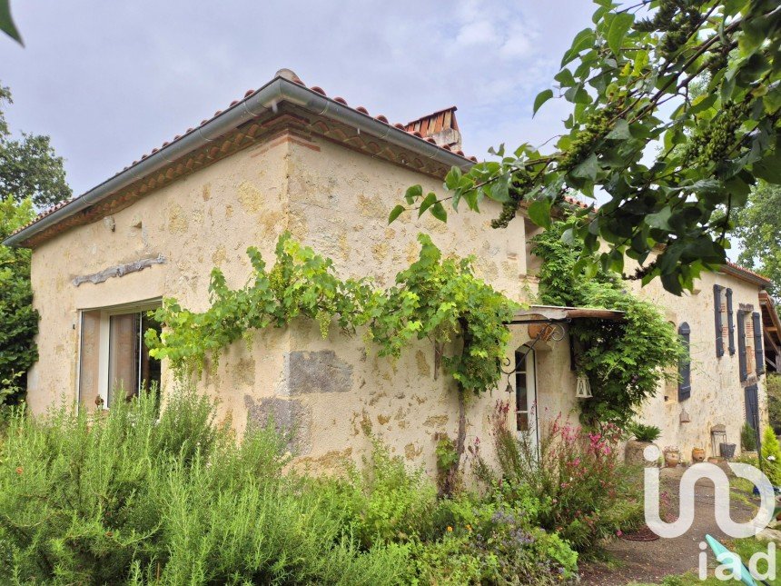 Country house 5 rooms of 158 m² in Pergain-Taillac (32700)