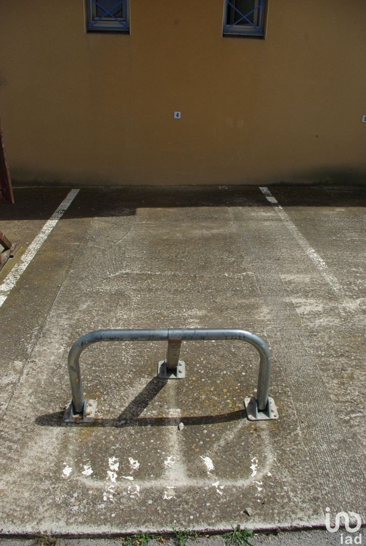 Parking of 10 m² in Mèze (34140)