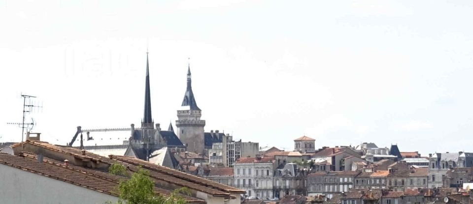 Maison 6 pièces de 135 m² à Angoulême (16000)