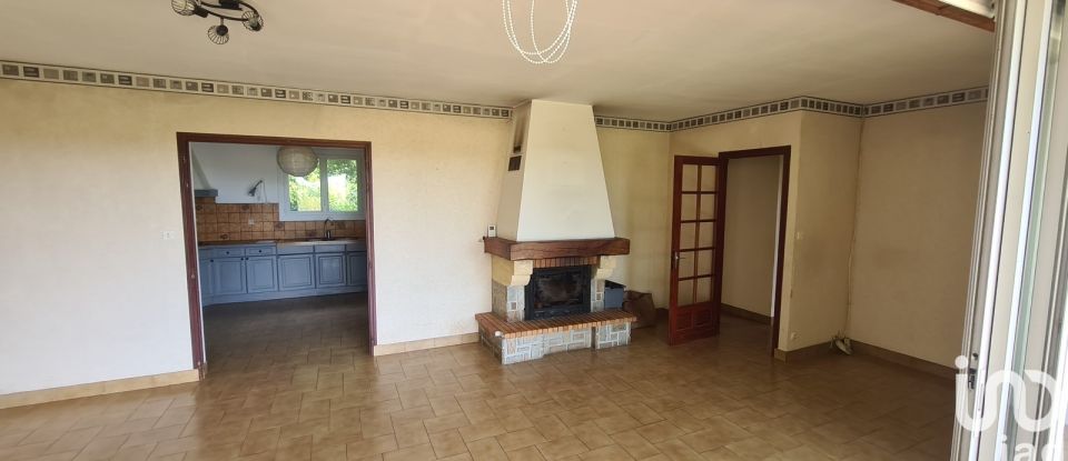 House 4 rooms of 85 m² in Varzay (17460)
