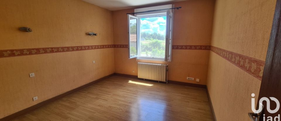 House 4 rooms of 85 m² in Varzay (17460)