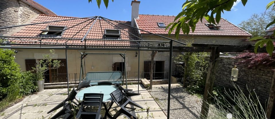 Village house 5 rooms of 118 m² in Molesme (21330)