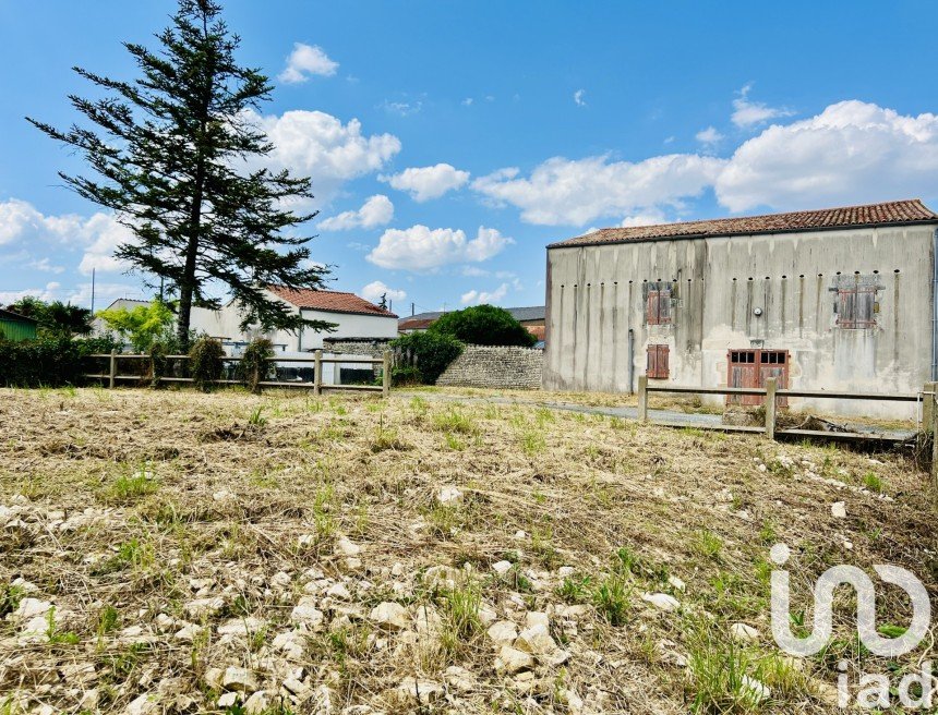 Barn conversion 2 rooms of 100 m² in Virson (17290)