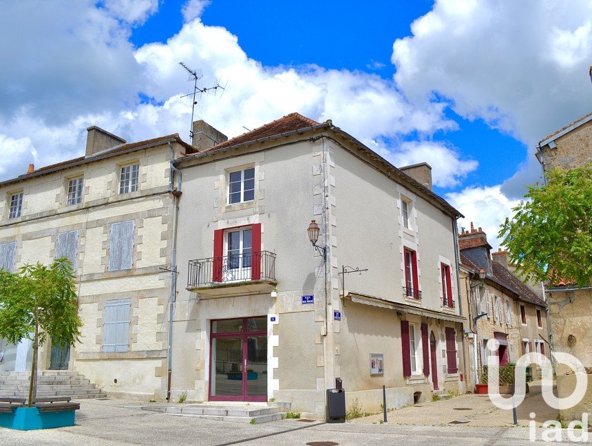 Town house 7 rooms of 142 m² in Montmorillon (86500)