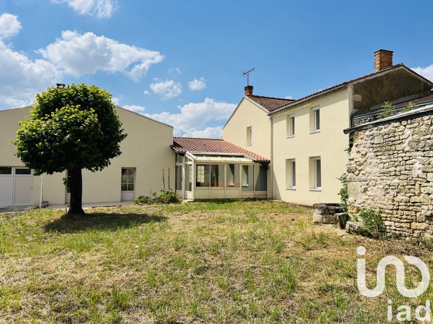 Maison traditionnelle 5 pièces de 159 m² à Virson (17290)