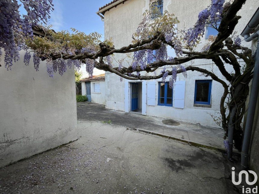 House 5 rooms of 180 m² in Le Tallud (79200)