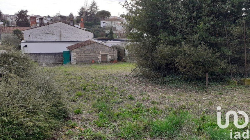 Terrain de 667 m² à Saintes (17100)