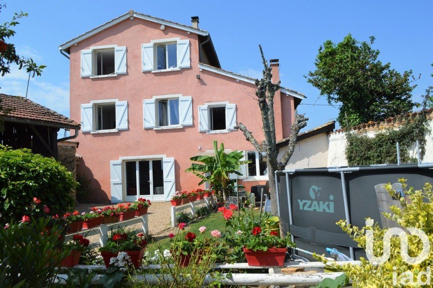 House 7 rooms of 155 m² in Saint-Georges-de-Reneins (69830)