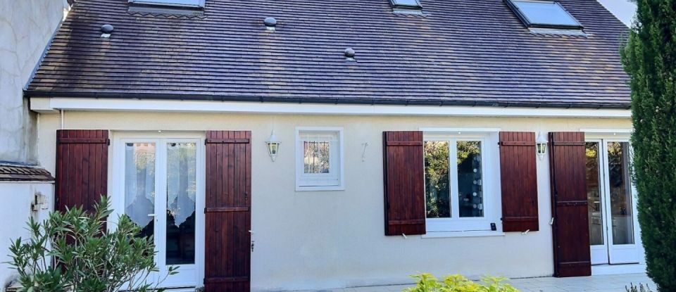 House 6 rooms of 145 m² in Pontault-Combault (77340)