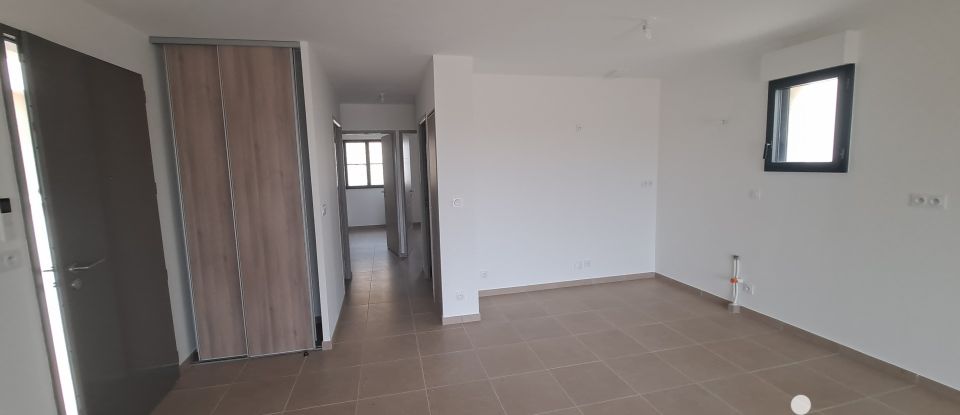 Apartment 3 rooms of 70 m² in Saint-Gilles (30800)