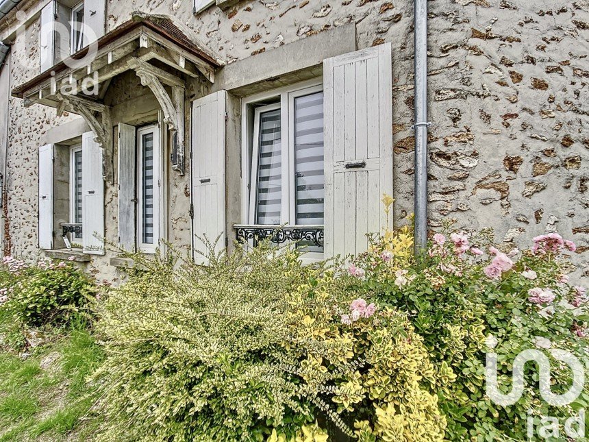 House 4 rooms of 165 m² in Pommeuse (77515)