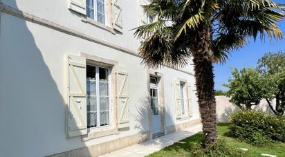 Traditional house 8 rooms of 264 m² in Sainte-Soulle (17220)