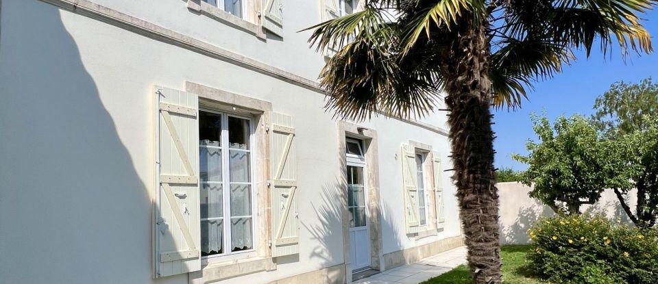 Traditional house 8 rooms of 264 m² in Sainte-Soulle (17220)