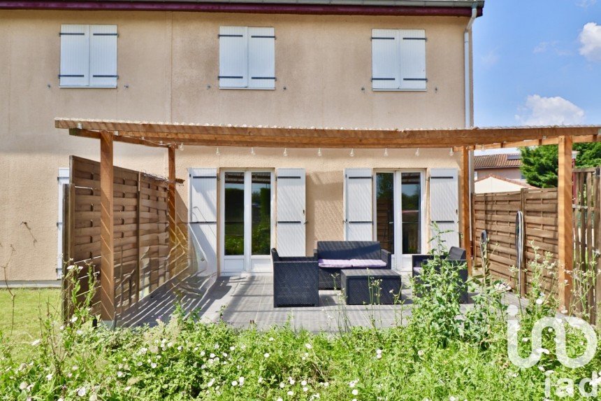 Maison 5 pièces de 85 m² à Crêches-sur-Saône (71680)