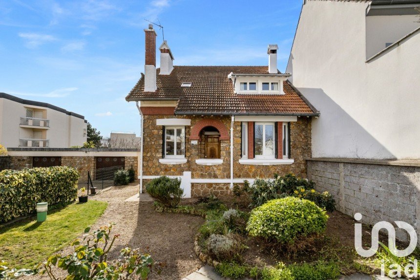 Maison traditionnelle 7 pièces de 127 m² à Croissy-sur-Seine (78290)