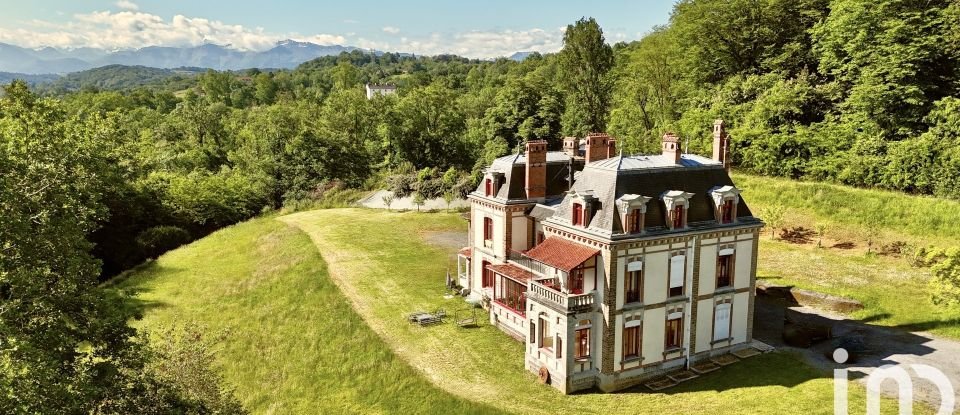 Château 18 pièces de 657 m² à Pau (64000)