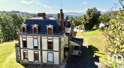 Château 18 pièces de 657 m² à Pau (64000)