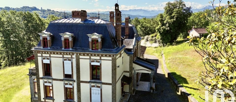 Château 18 pièces de 657 m² à Pau (64000)