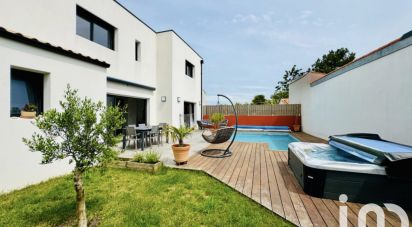 Architect house 6 rooms of 160 m² in La Rochelle (17000)
