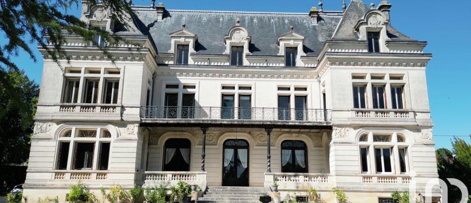 Château 19 pièces de 725 m² à Jarnac (16200)