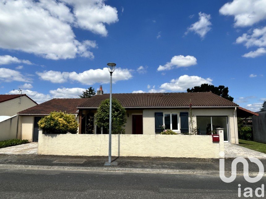 Maison traditionnelle 5 pièces de 104 m² à Basse-Goulaine (44115)