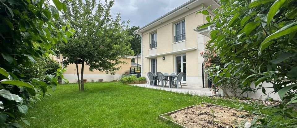 House 5 rooms of 89 m² in Le Perray-en-Yvelines (78610)