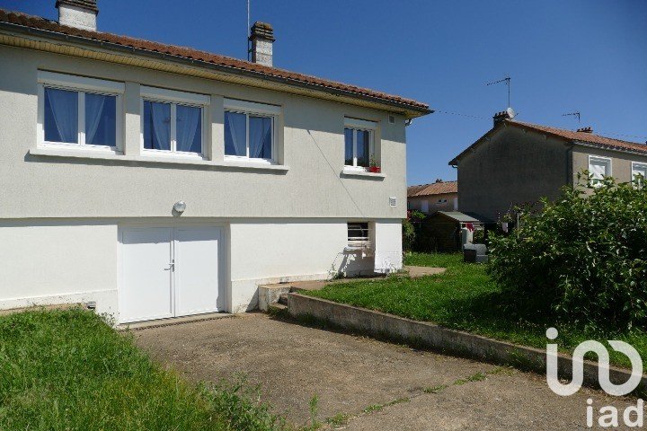 Maison 3 pièces de 69 m² à Ruffec (16700)