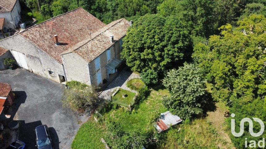 Ferme 6 pièces de 120 m² à Marthon (16380)