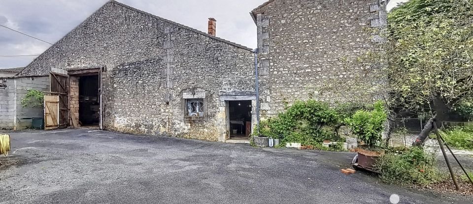 Ferme 6 pièces de 120 m² à Marthon (16380)