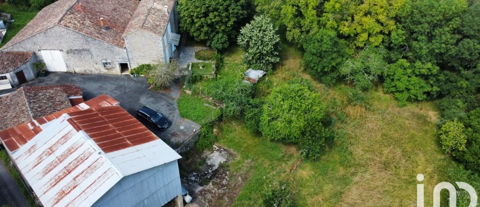 Ferme 6 pièces de 120 m² à Marthon (16380)