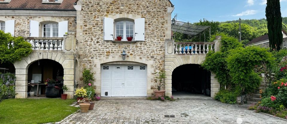 Traditional house 7 rooms of 178 m² in Vaux-sur-Seine (78740)